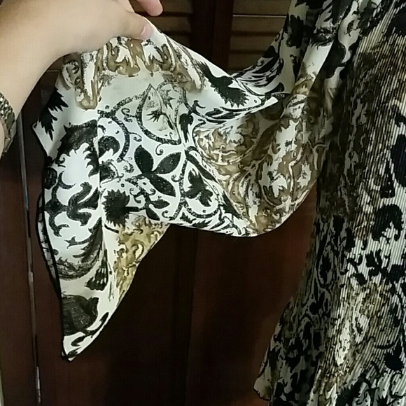 Beautiful blouse - Picture 2 of 4